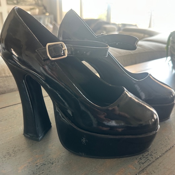Black Platform Mary Jane Heels - Picture 1 of 3